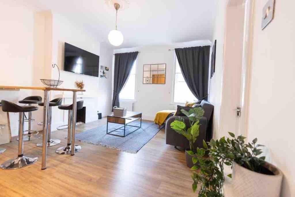 Lovely 2 Bedroom Apartment In Chelsea Sw3 London Exteriör bild